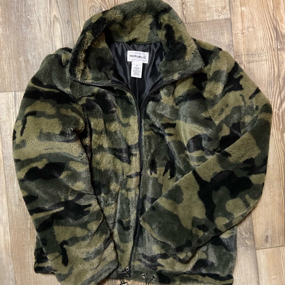 Worn once! faux fur camo jacket! Slightly cropped